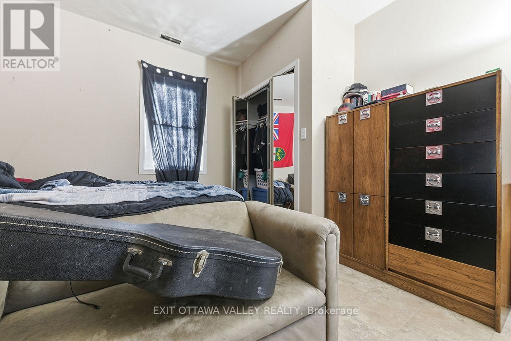 504 Estelle Street, Pembroke, Ontario  K8A 3G8 - Photo 9 - X12772942