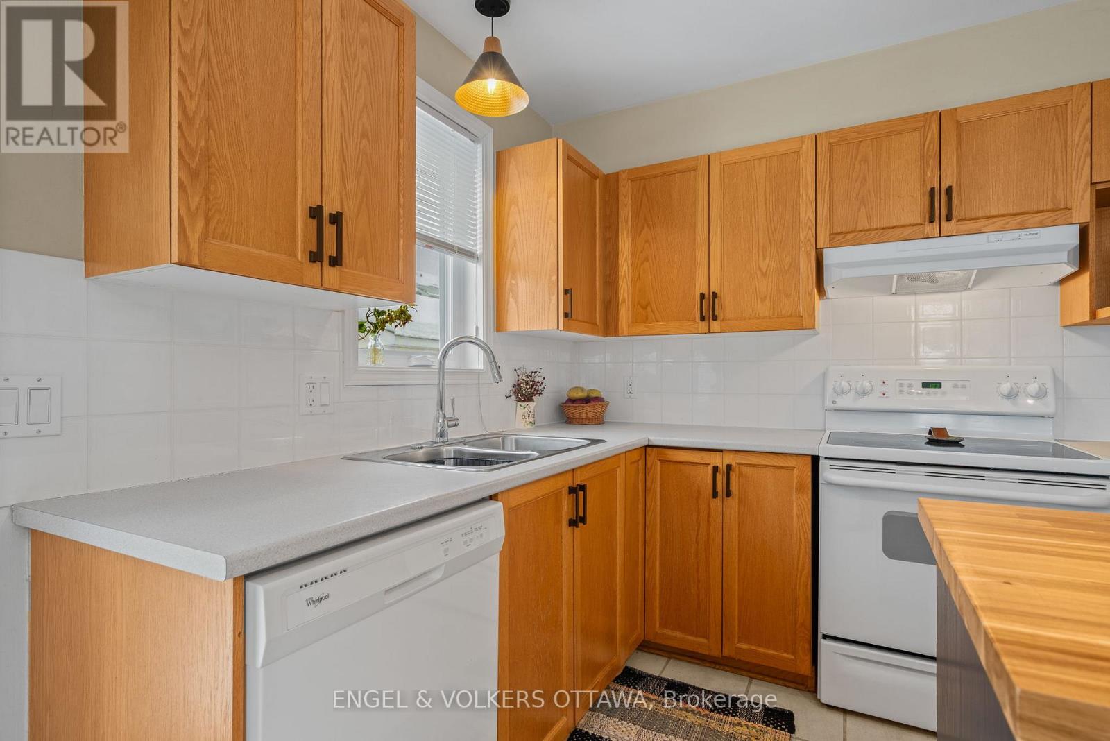 126 Whalings Circle, Ottawa, Ontario  K2S 1S4 - Photo 8 - X12772982