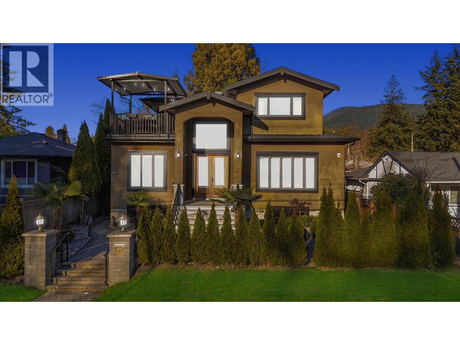 512 W 23RD STREET, North Vancouver, British Columbia