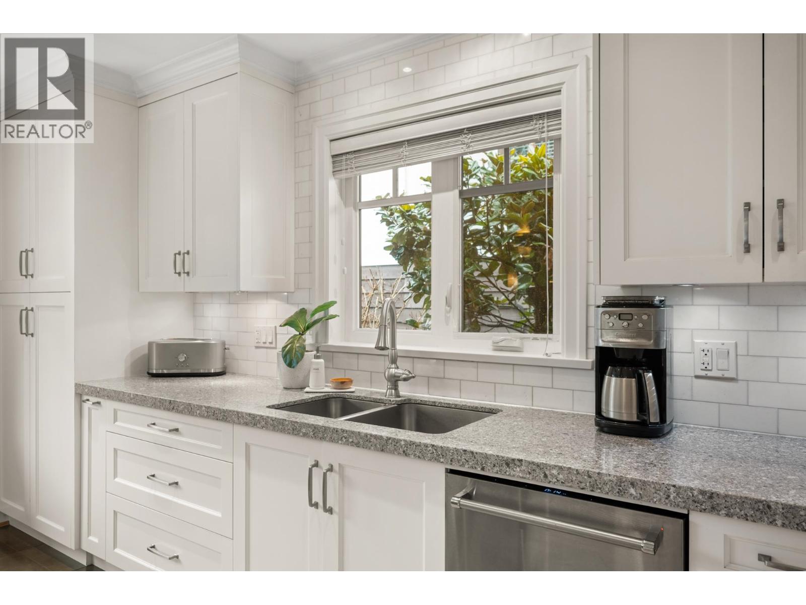 5869 Dunbar Street, Vancouver, British Columbia  V6N 1W8 - Photo 10 - R3088005