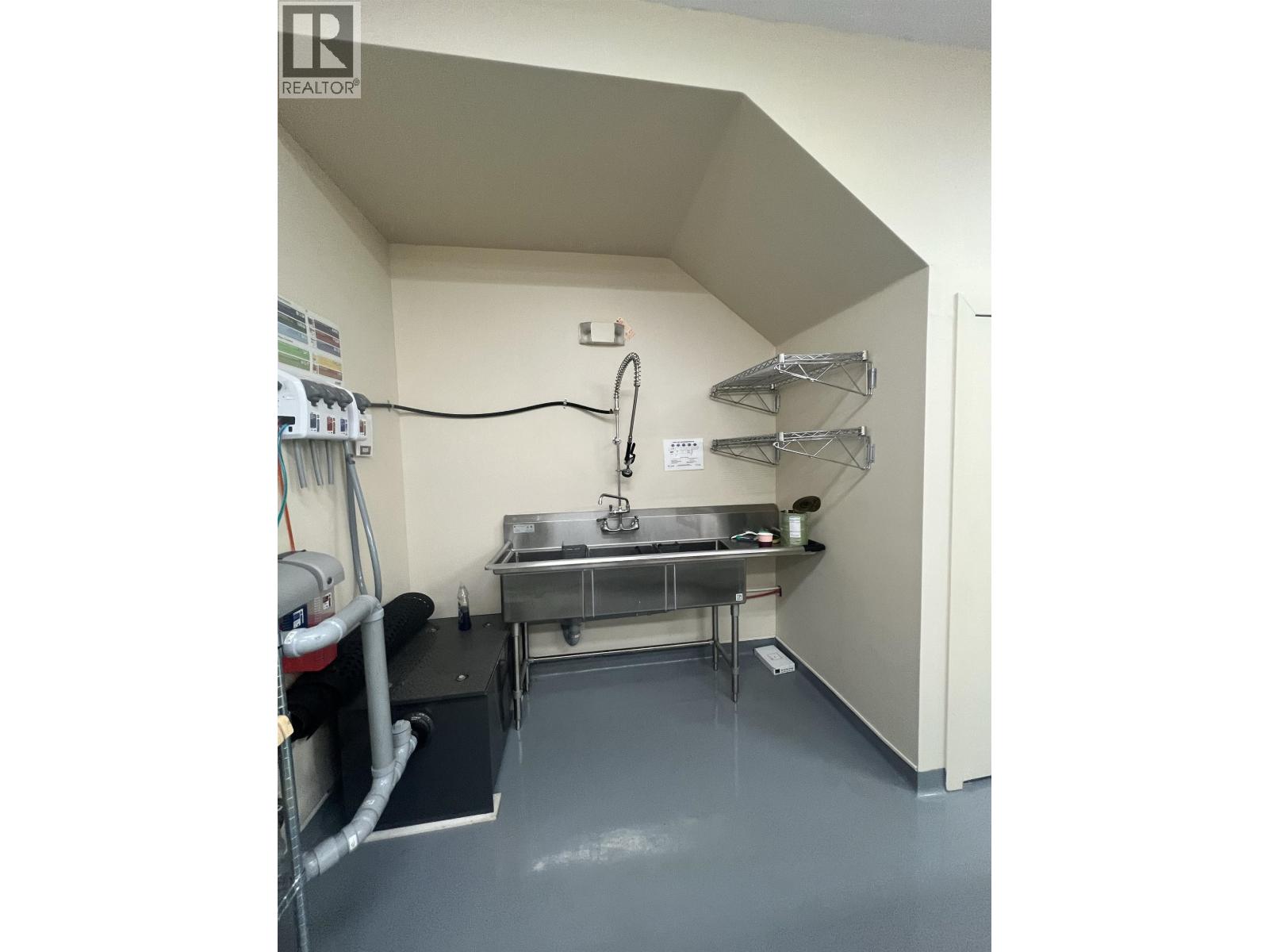 105 3993 Henning Drive, Burnaby, British Columbia  V5C 6P7 - Photo 3 - C8076012