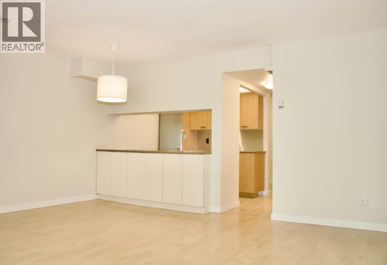 Listing Picture 2 of 24 : 402 1230 COMOX STREET, Vancouver / 溫哥華 - 魯藝地產 Yvonne Lu Group - MLS Medallion Club Member