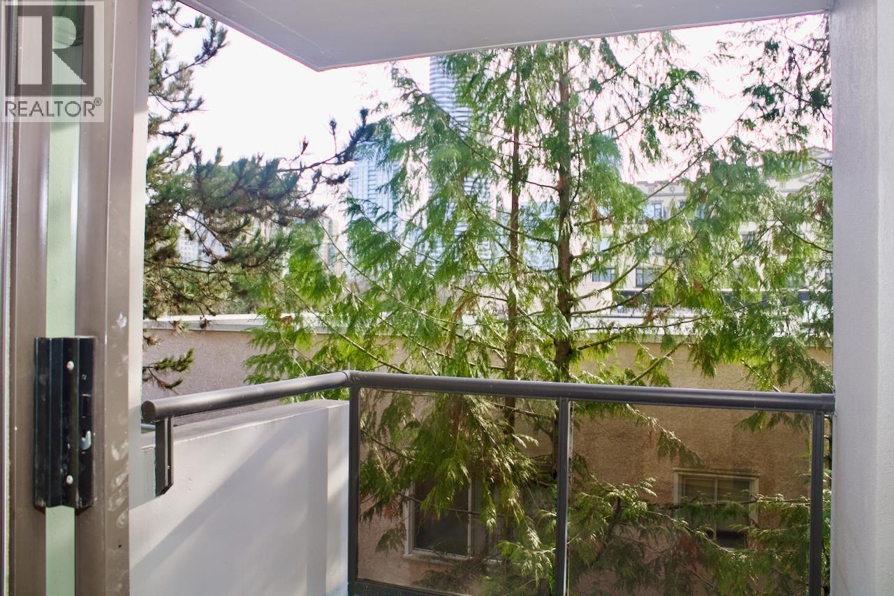 Listing Picture 13 of 24 : 402 1230 COMOX STREET, Vancouver / 溫哥華 - 魯藝地產 Yvonne Lu Group - MLS Medallion Club Member