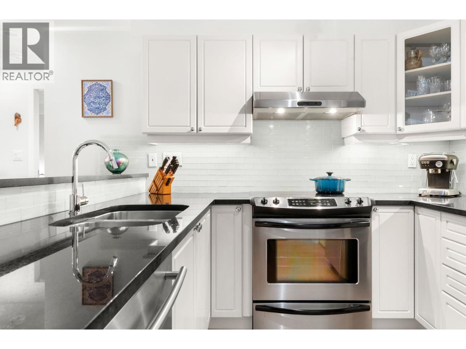 Listing Picture 10 of 33 : 1878 YORK AVENUE, Vancouver / 溫哥華 - 魯藝地產 Yvonne Lu Group - MLS Medallion Club Member