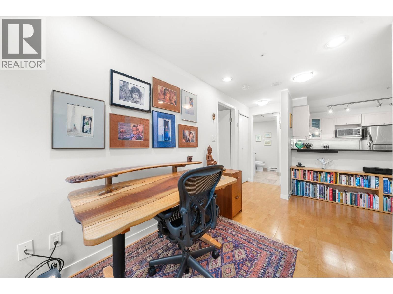 Listing Picture 15 of 33 : 1878 YORK AVENUE, Vancouver / 溫哥華 - 魯藝地產 Yvonne Lu Group - MLS Medallion Club Member