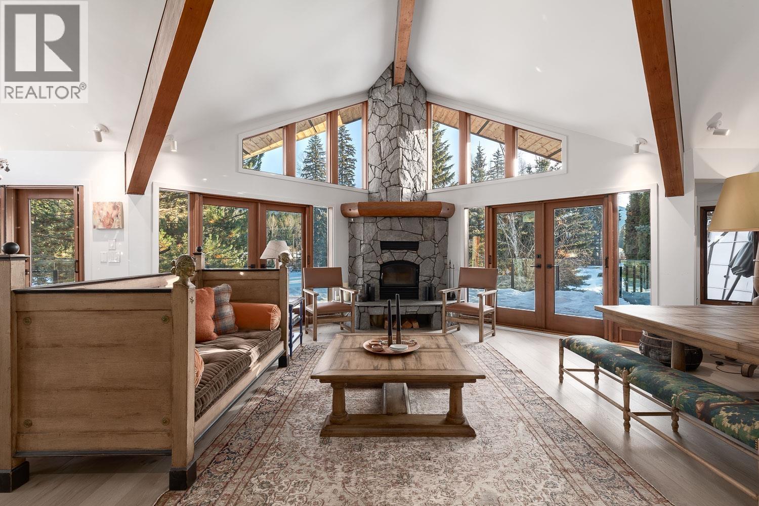 8162 Muirfield Crescent, Whistler, British Columbia  V8E 1J7 - Photo 3 - R3087932