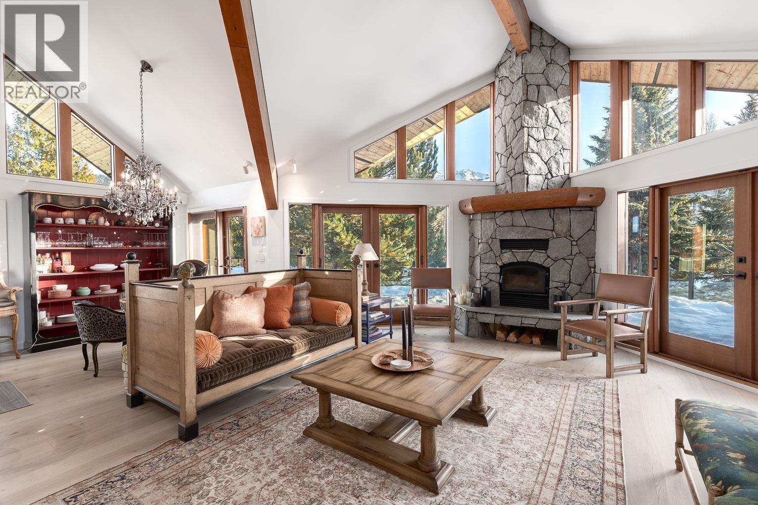 8162 Muirfield Crescent, Whistler, British Columbia  V8E 1J7 - Photo 4 - R3087932