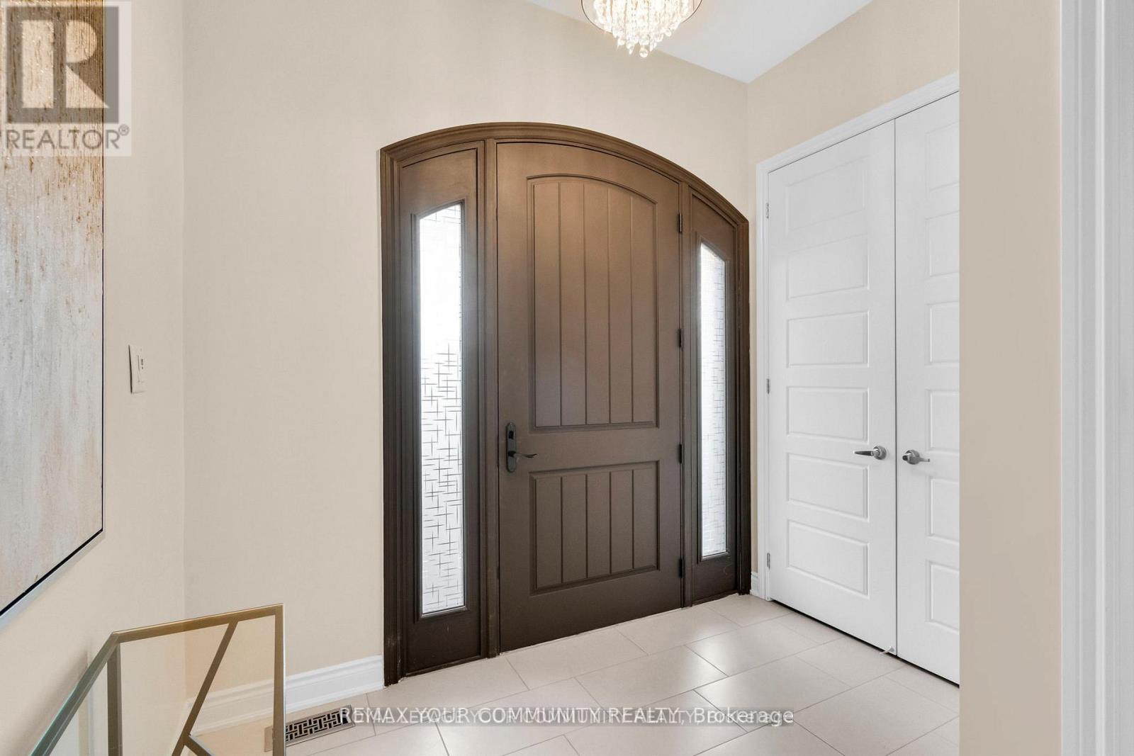 8 King Boulevard, King, Ontario  L7B 0P4 - Photo 3 - N12772902