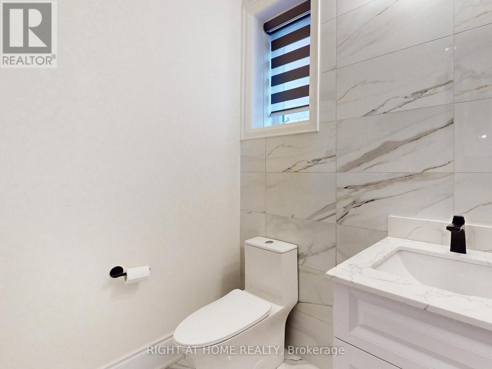 216 Sunset Vista Court E, Aurora, Ontario  L4G 3Y1 - Photo 13 - N12772920