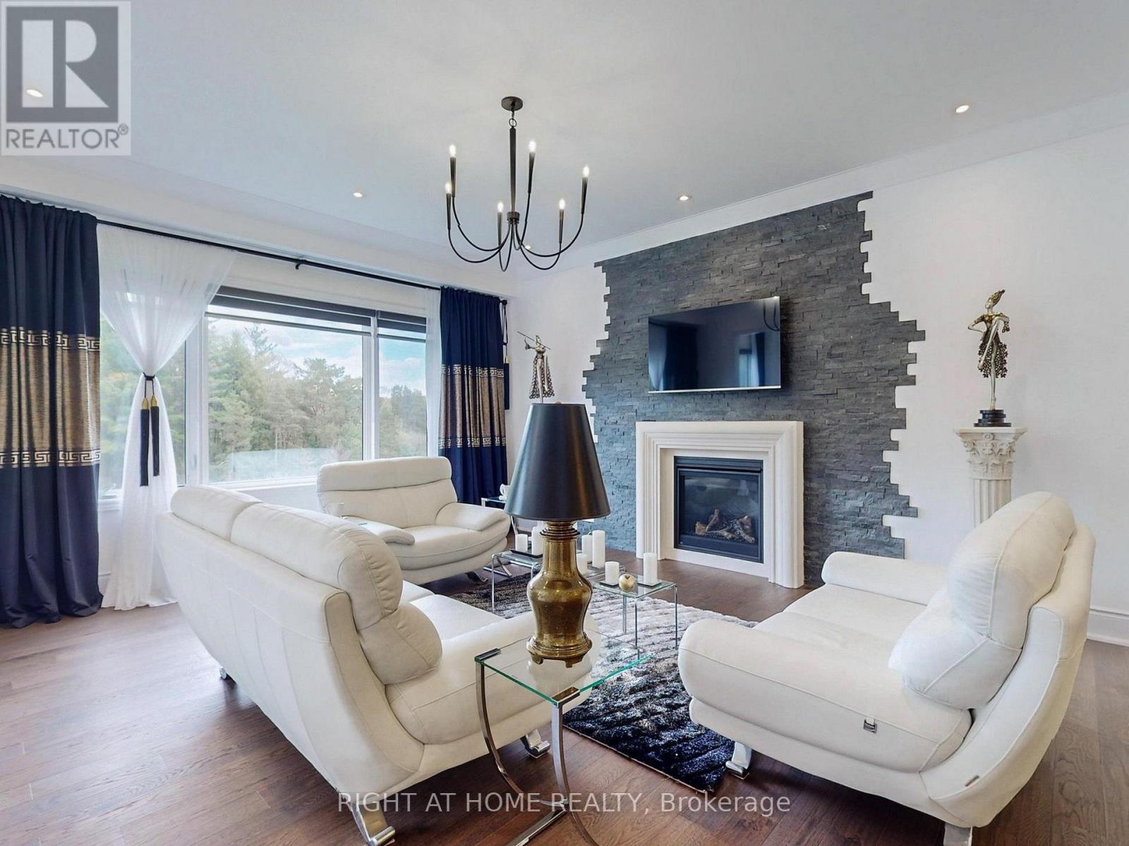 216 Sunset Vista Court E, Aurora, Ontario  L4G 3Y1 - Photo 4 - N12772920