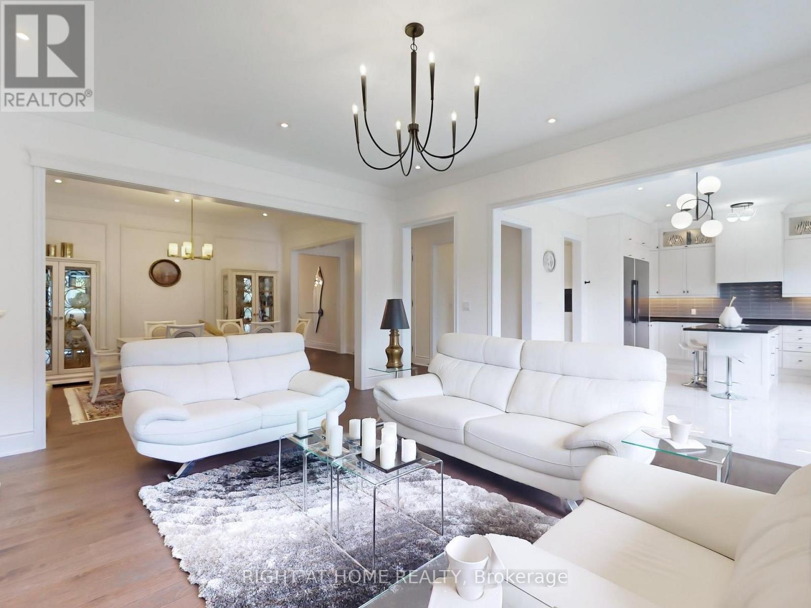 216 Sunset Vista Court E, Aurora, Ontario  L4G 3Y1 - Photo 5 - N12772920