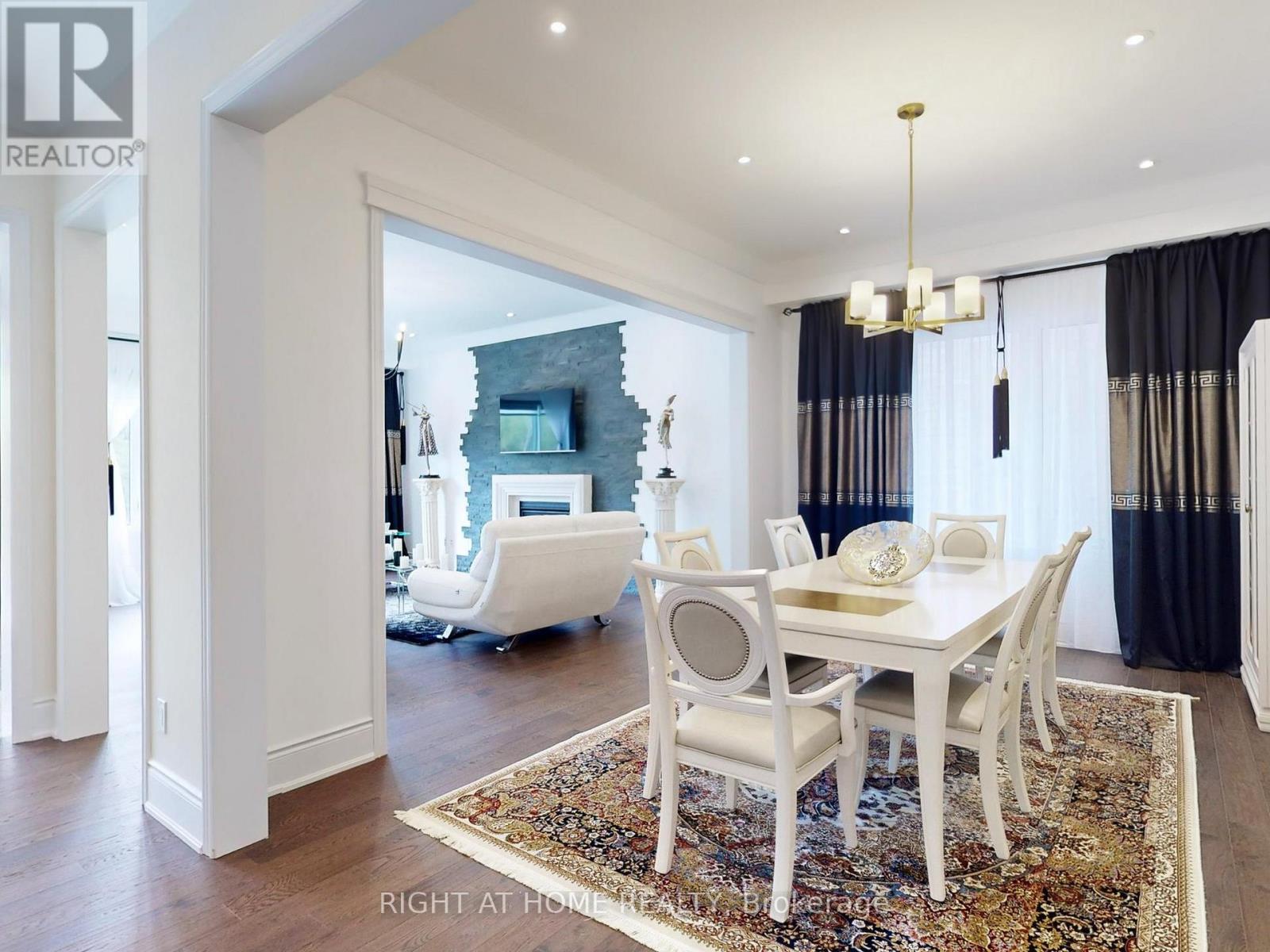 216 Sunset Vista Court E, Aurora, Ontario  L4G 3Y1 - Photo 6 - N12772920