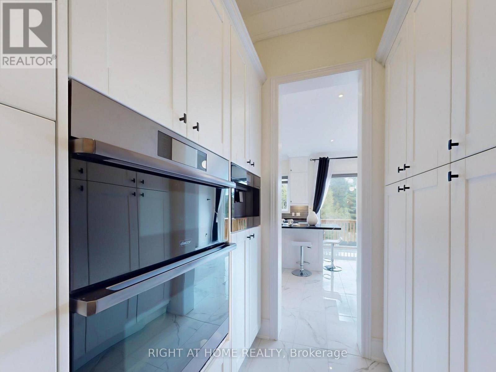 216 Sunset Vista Court E, Aurora, Ontario  L4G 3Y1 - Photo 9 - N12772920