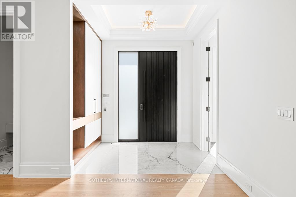 82 Donhill Crescent, Vaughan, Ontario  L0J 1C0 - Photo 4 - N12772952