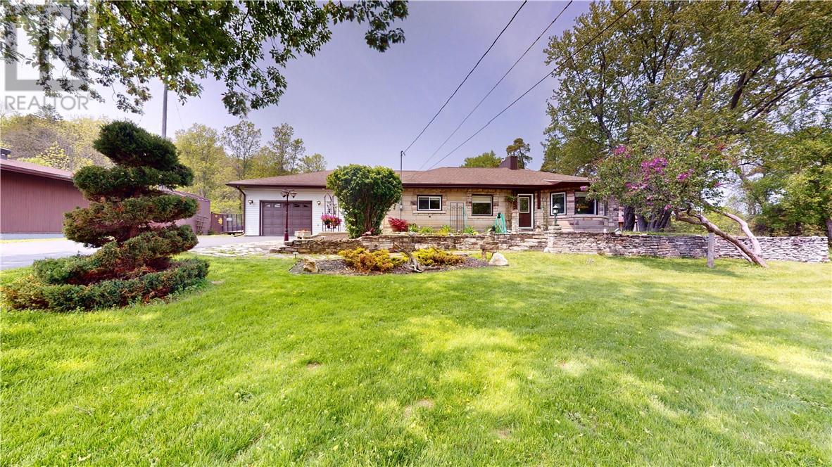 15 Gore Street, Gore Bay, Ontario  P0P 1H0 - Photo 1 - 2125093