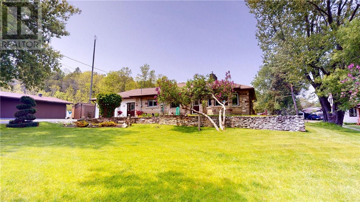 15 Gore Street, Gore Bay, Ontario  P0P 1H0 - Photo 13 - 2125093