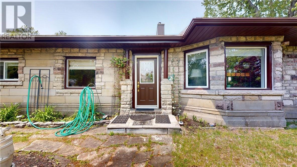 15 Gore Street, Gore Bay, Ontario  P0P 1H0 - Photo 14 - 2125093