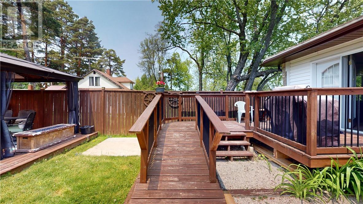 15 Gore Street, Gore Bay, Ontario  P0P 1H0 - Photo 17 - 2125093