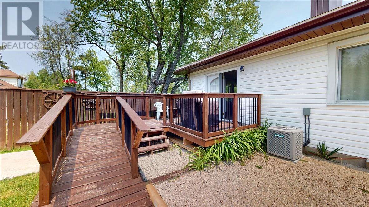 15 Gore Street, Gore Bay, Ontario  P0P 1H0 - Photo 18 - 2125093