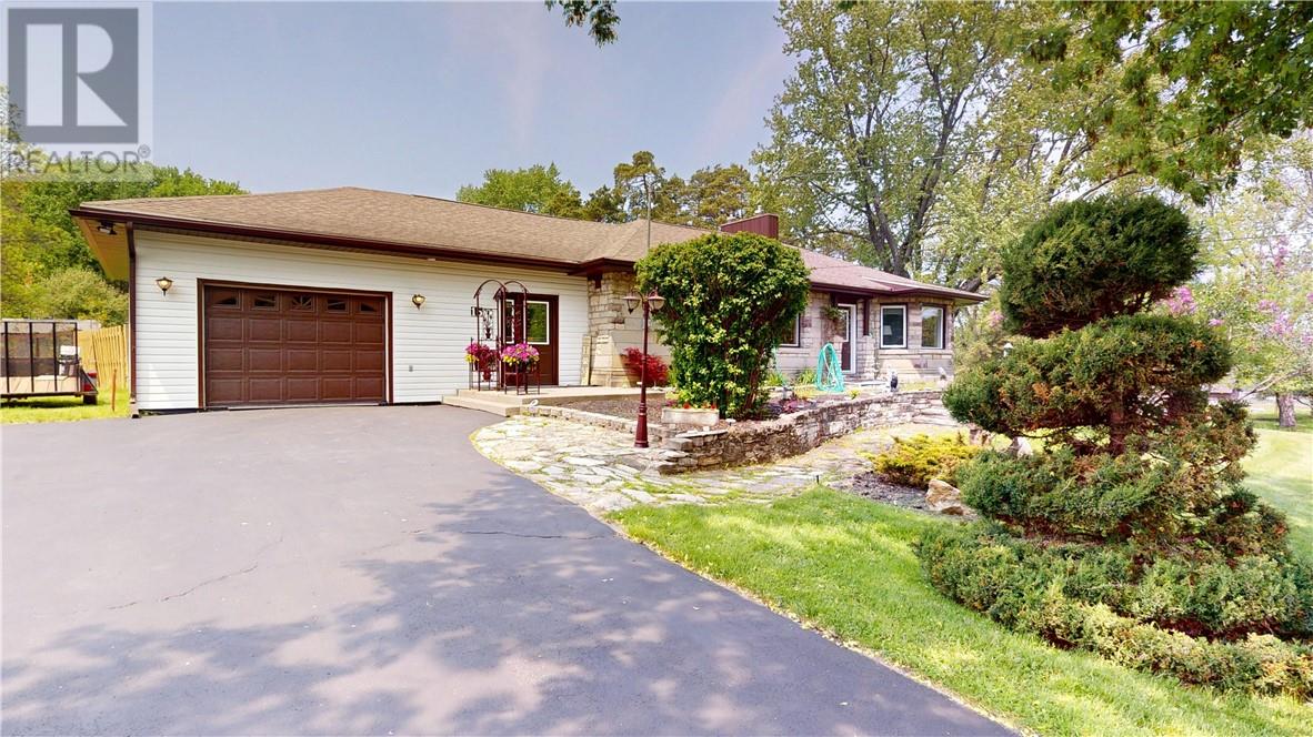 15 Gore Street, Gore Bay, Ontario  P0P 1H0 - Photo 2 - 2125093