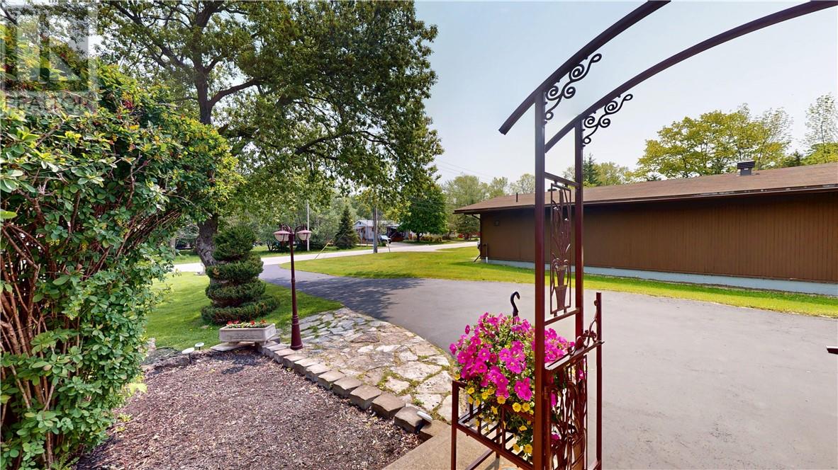 15 Gore Street, Gore Bay, Ontario  P0P 1H0 - Photo 30 - 2125093