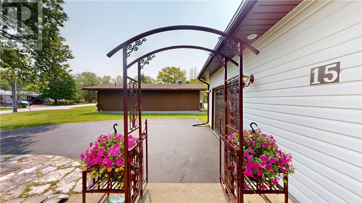 15 Gore Street, Gore Bay, Ontario  P0P 1H0 - Photo 31 - 2125093