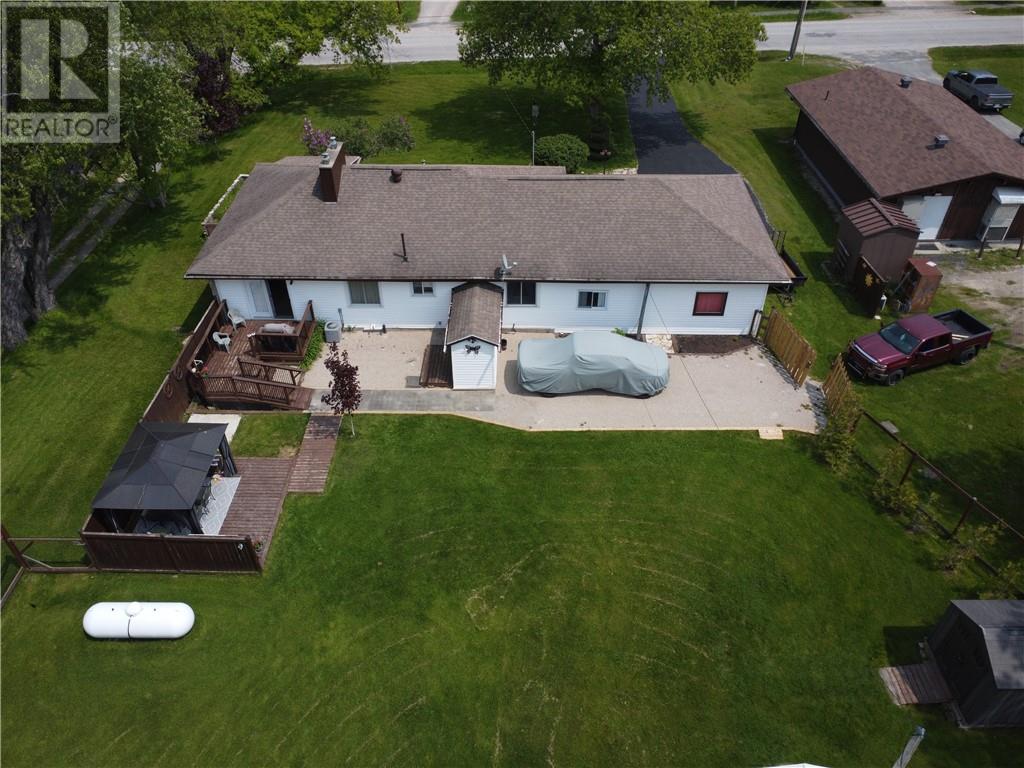 15 Gore Street, Gore Bay, Ontario  P0P 1H0 - Photo 7 - 2125093