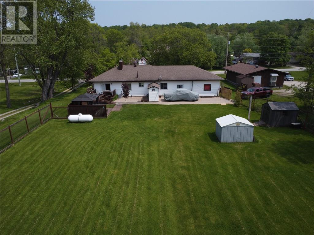 15 Gore Street, Gore Bay, Ontario  P0P 1H0 - Photo 8 - 2125093