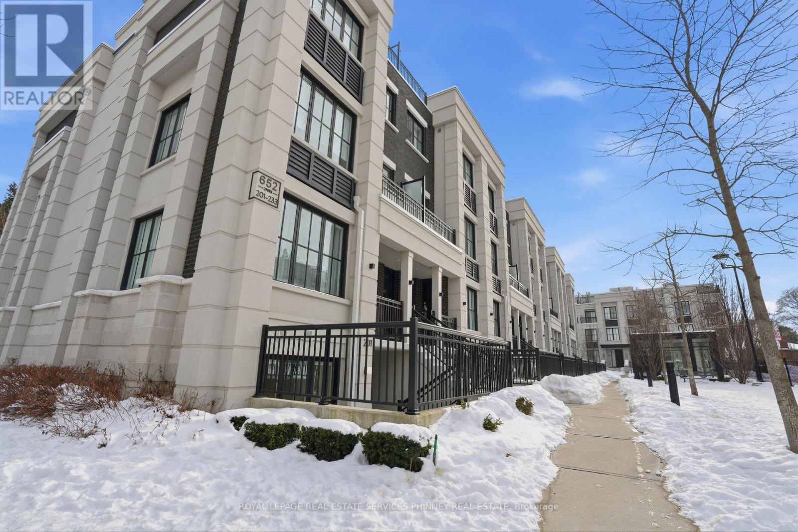 201 - 652 Cricklewood Drive, Mississauga, Ontario  L5G 0A5 - Photo 1 - W12772922