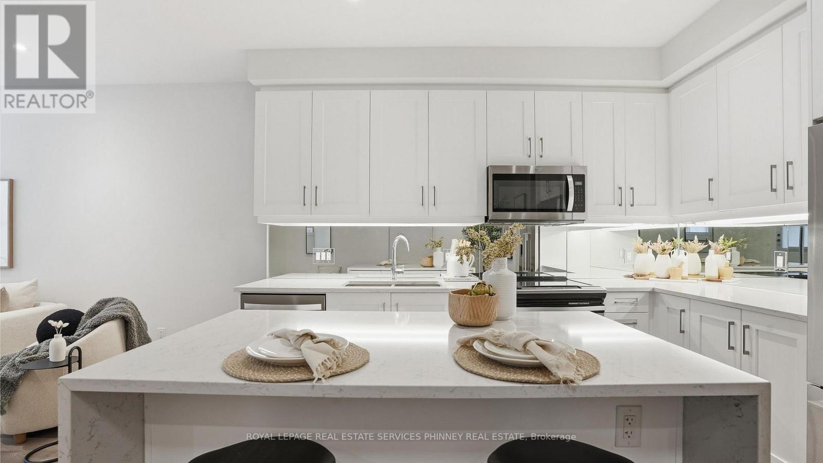 201 - 652 Cricklewood Drive, Mississauga, Ontario  L5G 0A5 - Photo 10 - W12772922