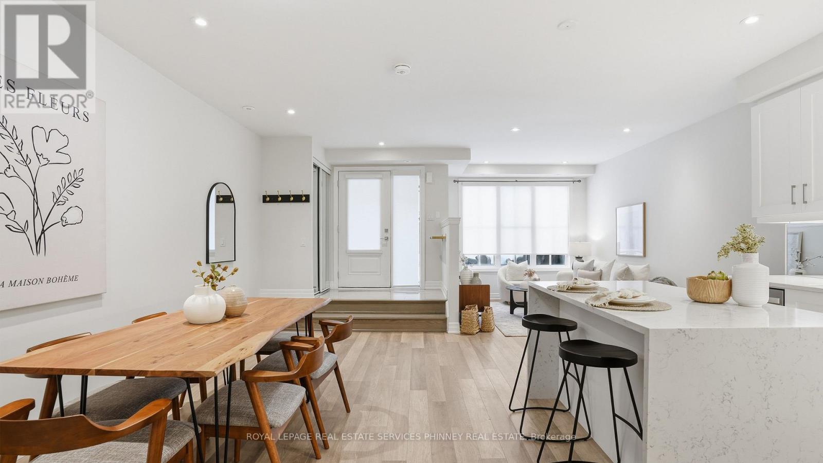 201 - 652 Cricklewood Drive, Mississauga, Ontario  L5G 0A5 - Photo 3 - W12772922