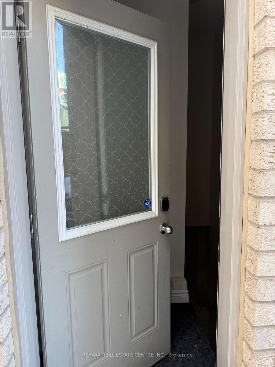 4 Adamsville Road, Brampton, Ontario  L6X 2X4 - Photo 3 - W12772932