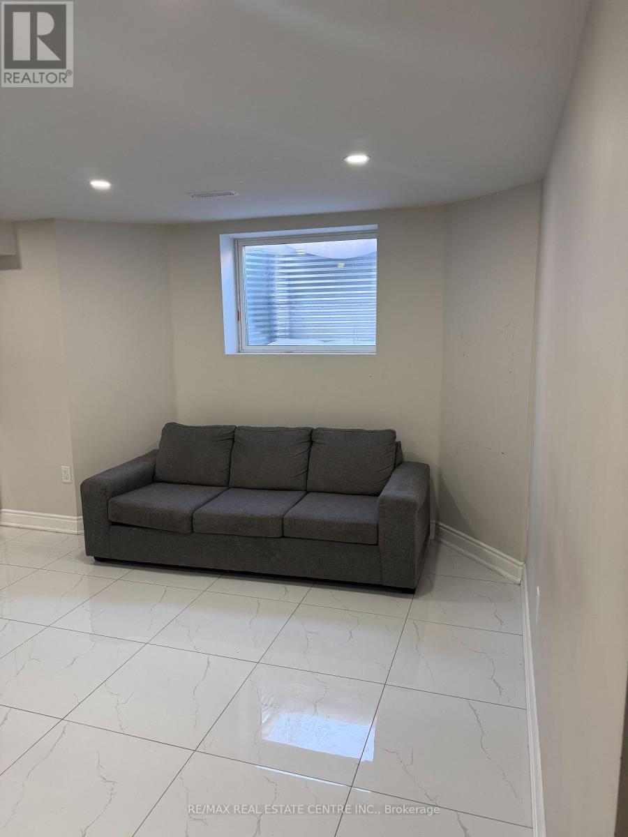 4 Adamsville Road, Brampton, Ontario  L6X 2X4 - Photo 5 - W12772932