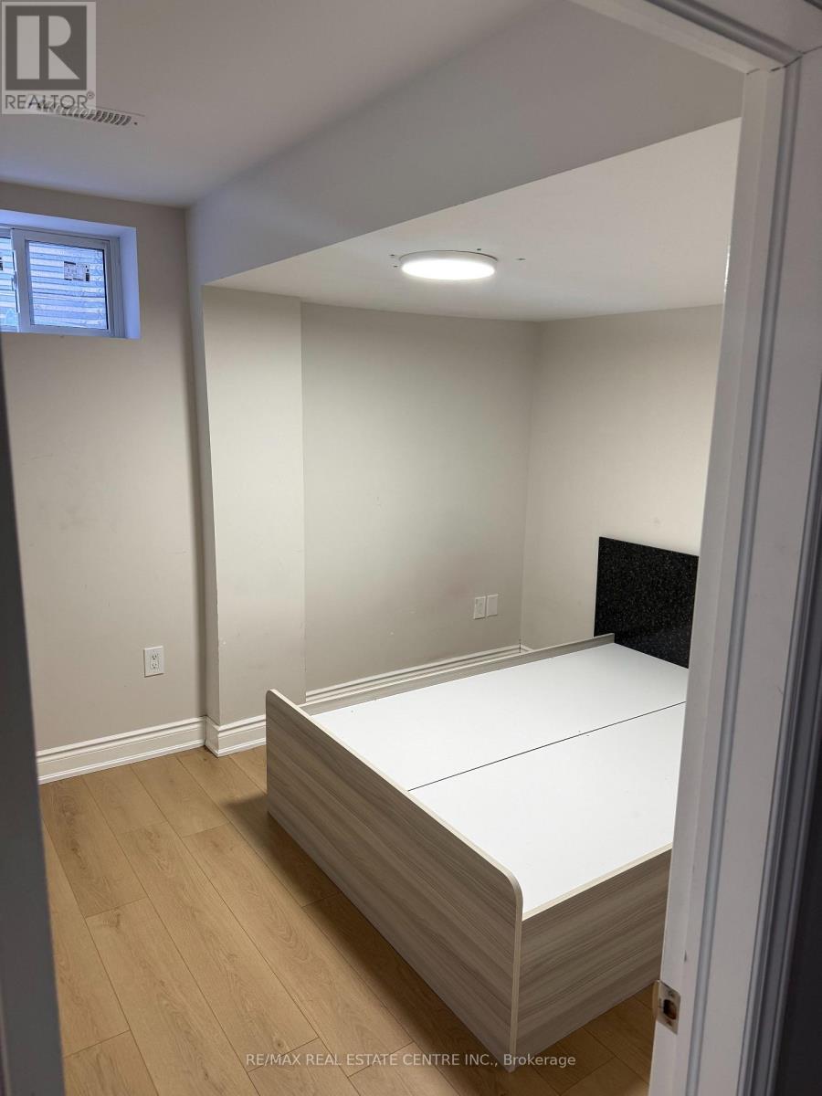 4 Adamsville Road, Brampton, Ontario  L6X 2X4 - Photo 6 - W12772932