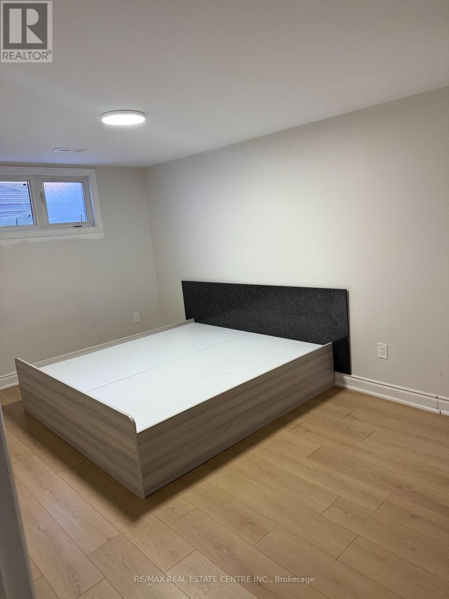 4 Adamsville Road, Brampton, Ontario  L6X 2X4 - Photo 7 - W12772932