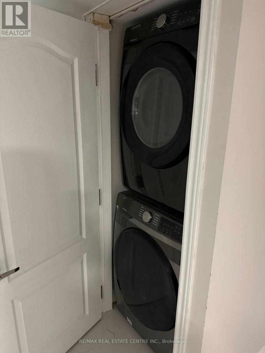 4 Adamsville Road, Brampton, Ontario  L6X 2X4 - Photo 9 - W12772932