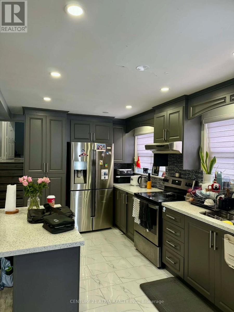 42 Ardglen Drive, Brampton, Ontario  L6W 1V3 - Photo 2 - W12772976