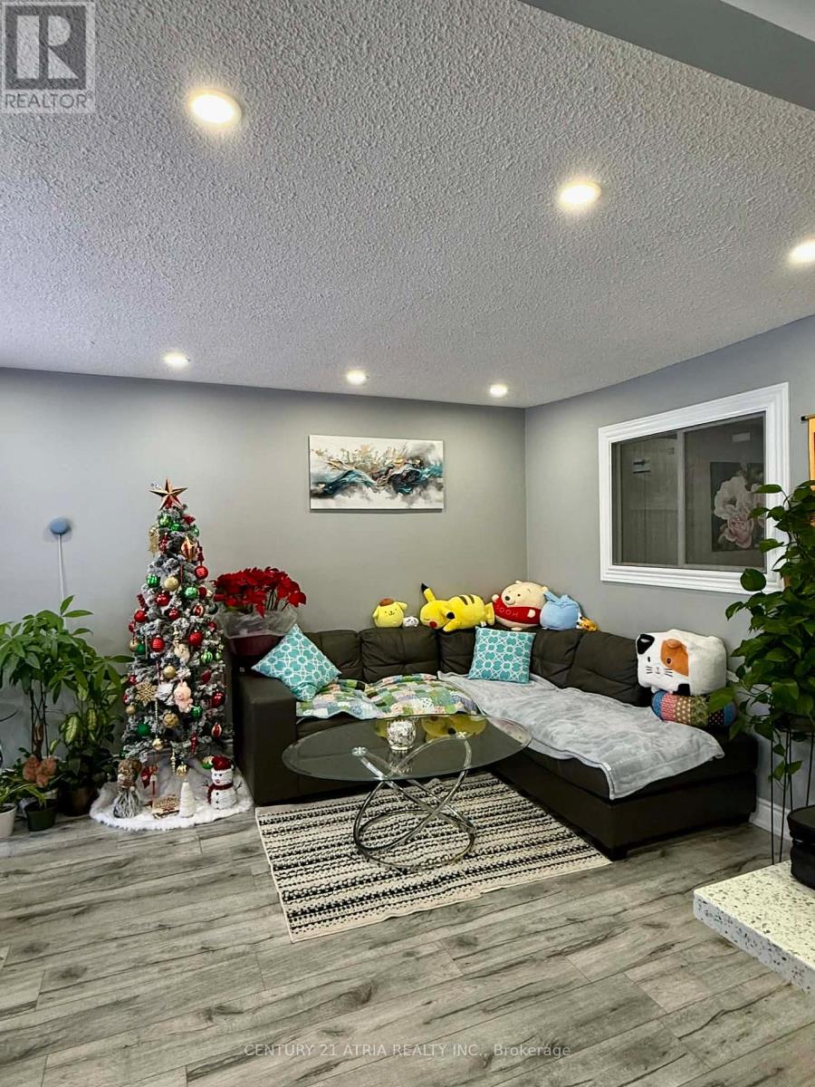 42 Ardglen Drive, Brampton, Ontario  L6W 1V3 - Photo 7 - W12772976