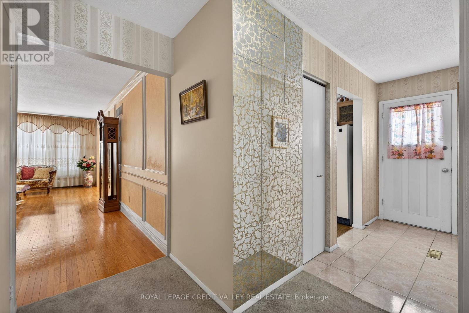 2305 Delkus Crescent, Mississauga, Ontario  L5A 1K8 - Photo 13 - W12772988