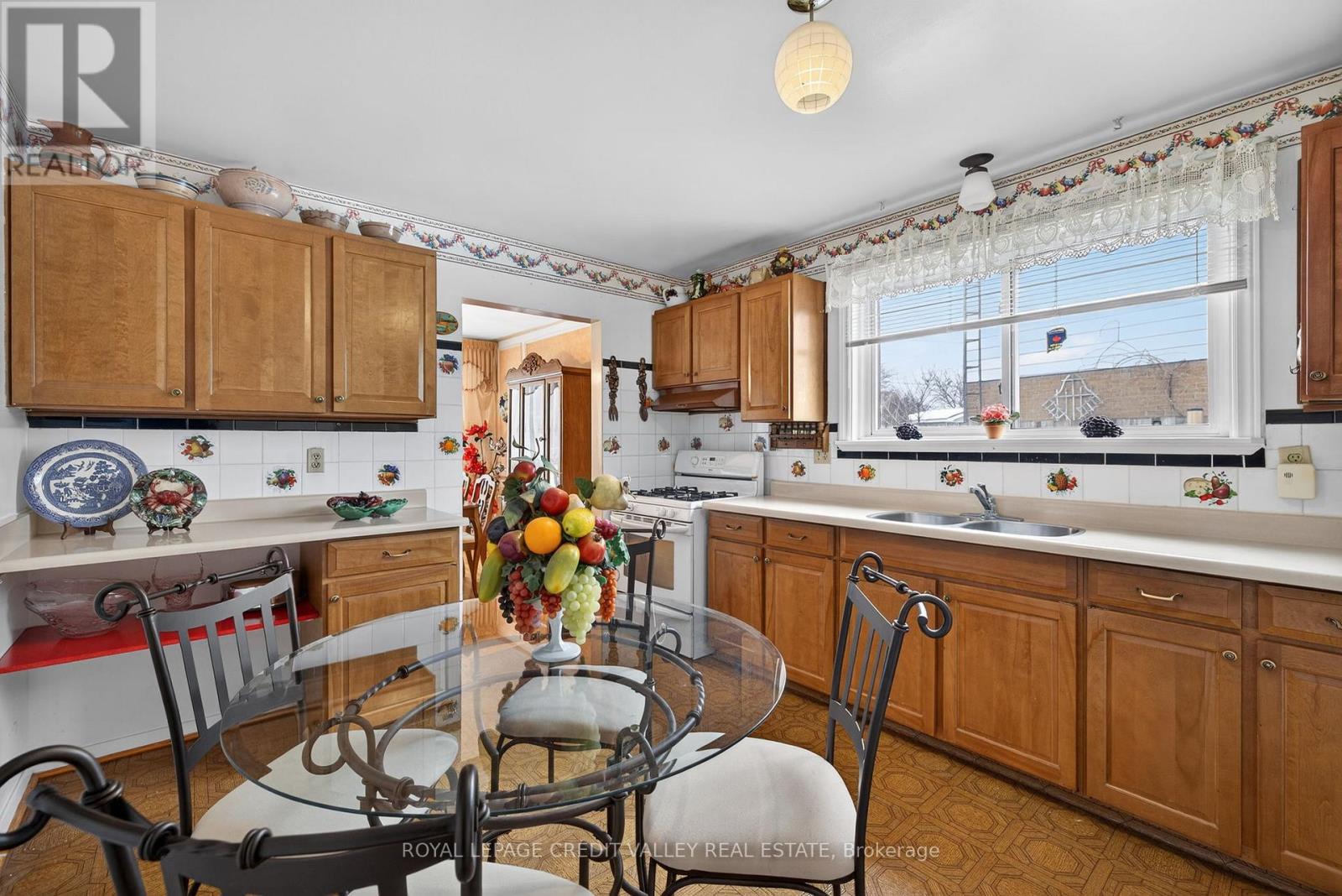 2305 Delkus Crescent, Mississauga, Ontario  L5A 1K8 - Photo 4 - W12772988