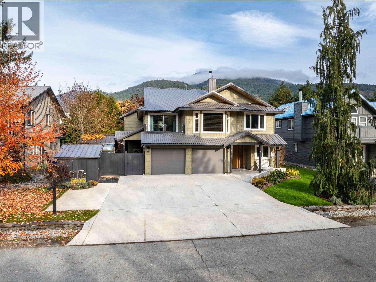 1469 Olive Street, Pemberton, British Columbia  V0N 2L0 - Photo 3 - R3067735