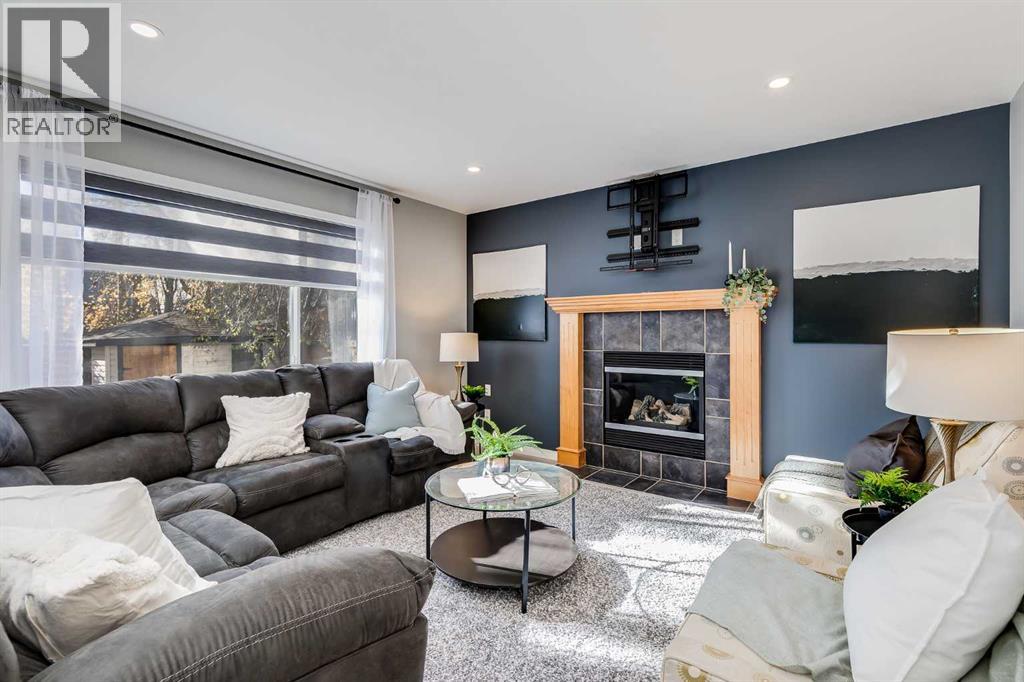 208 Fairways Bay Nw, Airdrie, Alberta  T4B 2P5 - Photo 11 - A2282573