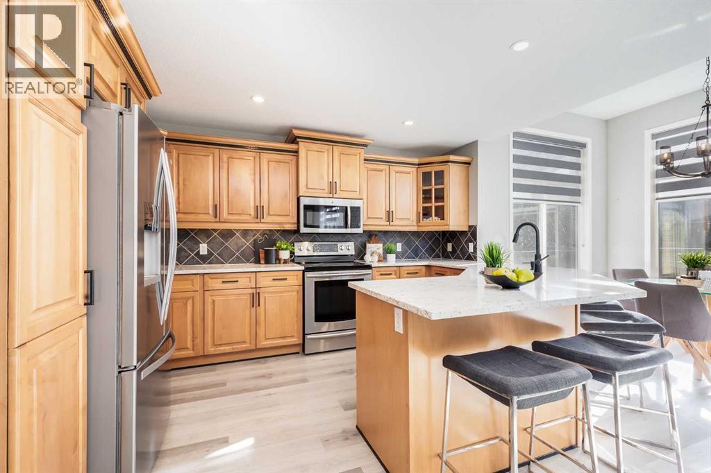 208 Fairways Bay Nw, Airdrie, Alberta  T4B 2P5 - Photo 6 - A2282573