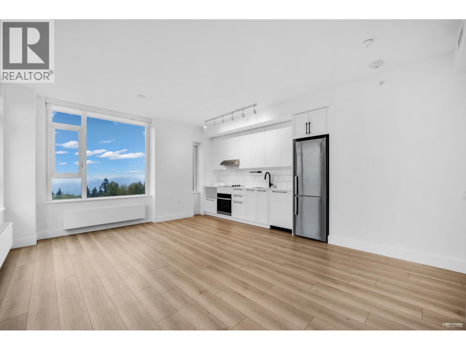 Listing Picture 6 of 31 : 802 8750 UNIVERSITY CRESCENT, Burnaby / 本拿比 - 魯藝地產 Yvonne Lu Group - MLS Medallion Club Member