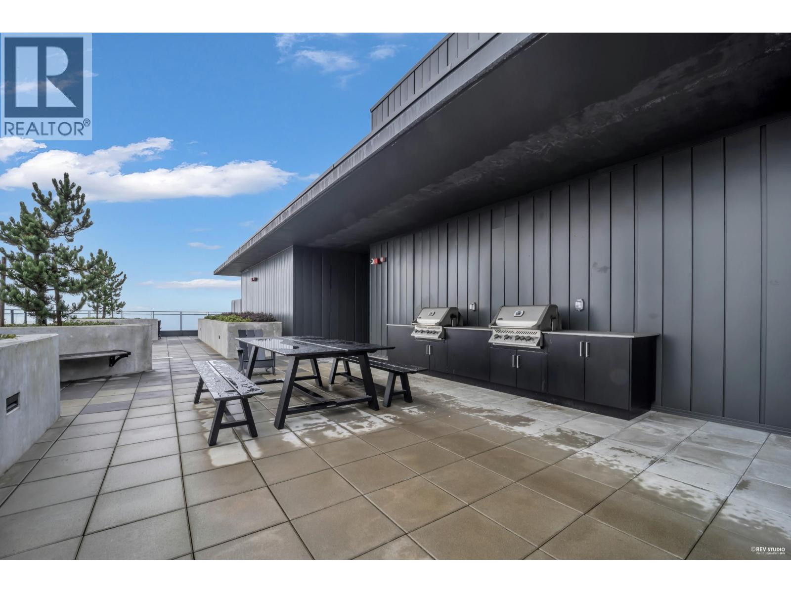 Listing Picture 24 of 31 : 802 8750 UNIVERSITY CRESCENT, Burnaby / 本拿比 - 魯藝地產 Yvonne Lu Group - MLS Medallion Club Member