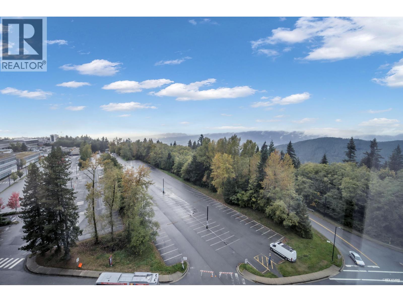 Listing Picture 18 of 31 : 802 8750 UNIVERSITY CRESCENT, Burnaby / 本拿比 - 魯藝地產 Yvonne Lu Group - MLS Medallion Club Member