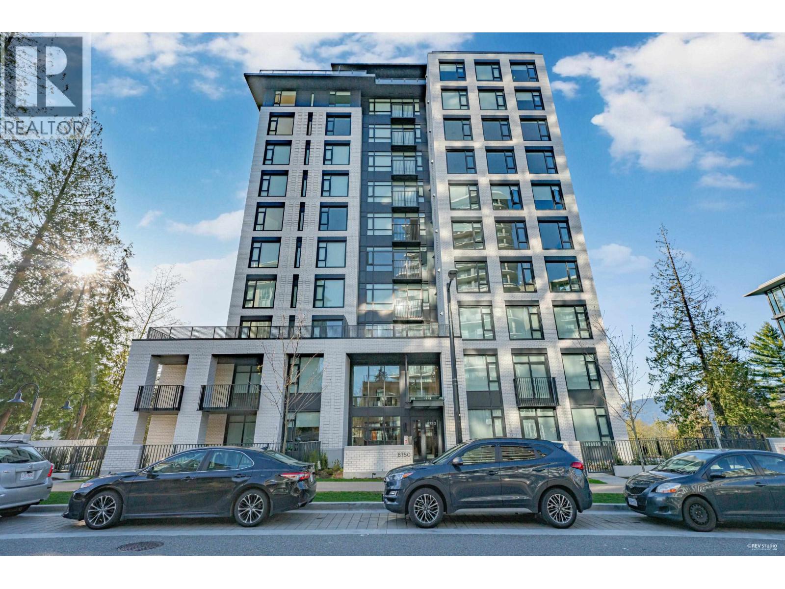 Listing Picture 21 of 31 : 802 8750 UNIVERSITY CRESCENT, Burnaby / 本拿比 - 魯藝地產 Yvonne Lu Group - MLS Medallion Club Member