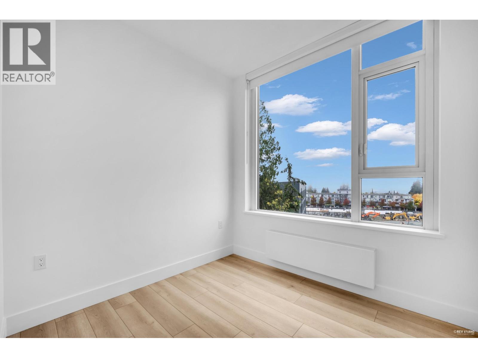 Listing Picture 9 of 31 : 802 8750 UNIVERSITY CRESCENT, Burnaby / 本拿比 - 魯藝地產 Yvonne Lu Group - MLS Medallion Club Member