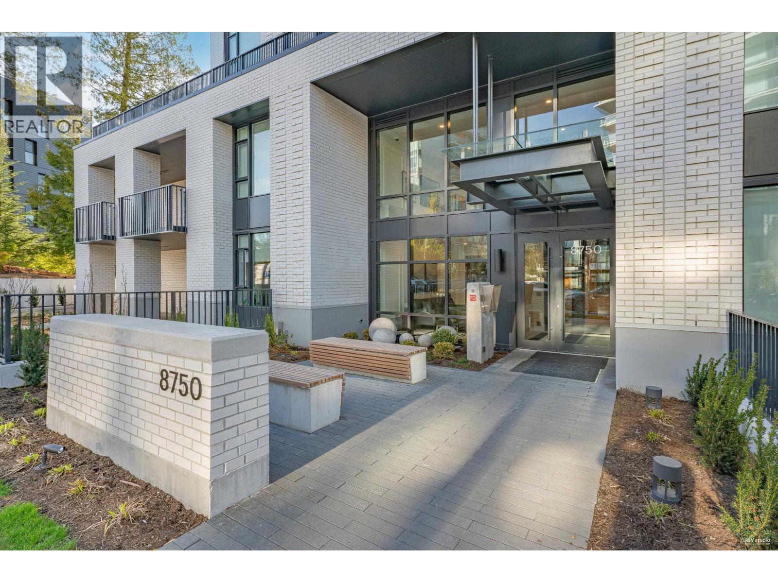 Listing Picture 22 of 31 : 802 8750 UNIVERSITY CRESCENT, Burnaby / 本拿比 - 魯藝地產 Yvonne Lu Group - MLS Medallion Club Member