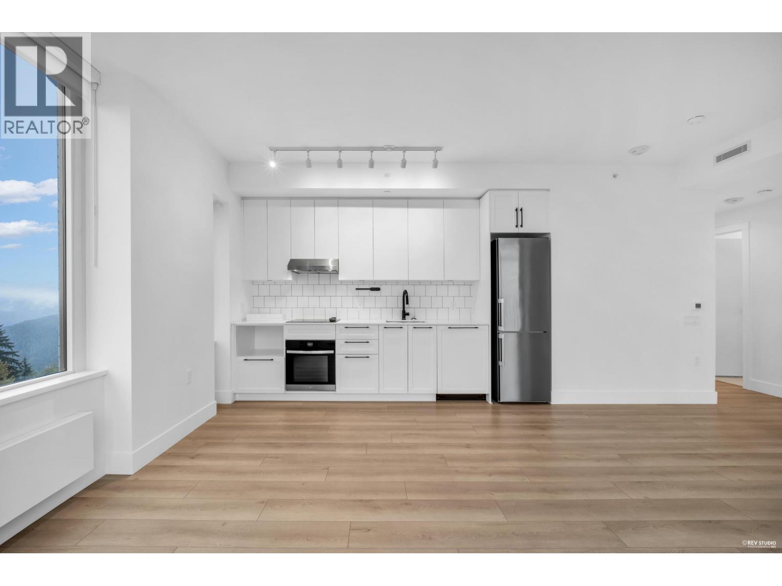 Listing Picture 7 of 31 : 802 8750 UNIVERSITY CRESCENT, Burnaby / 本拿比 - 魯藝地產 Yvonne Lu Group - MLS Medallion Club Member